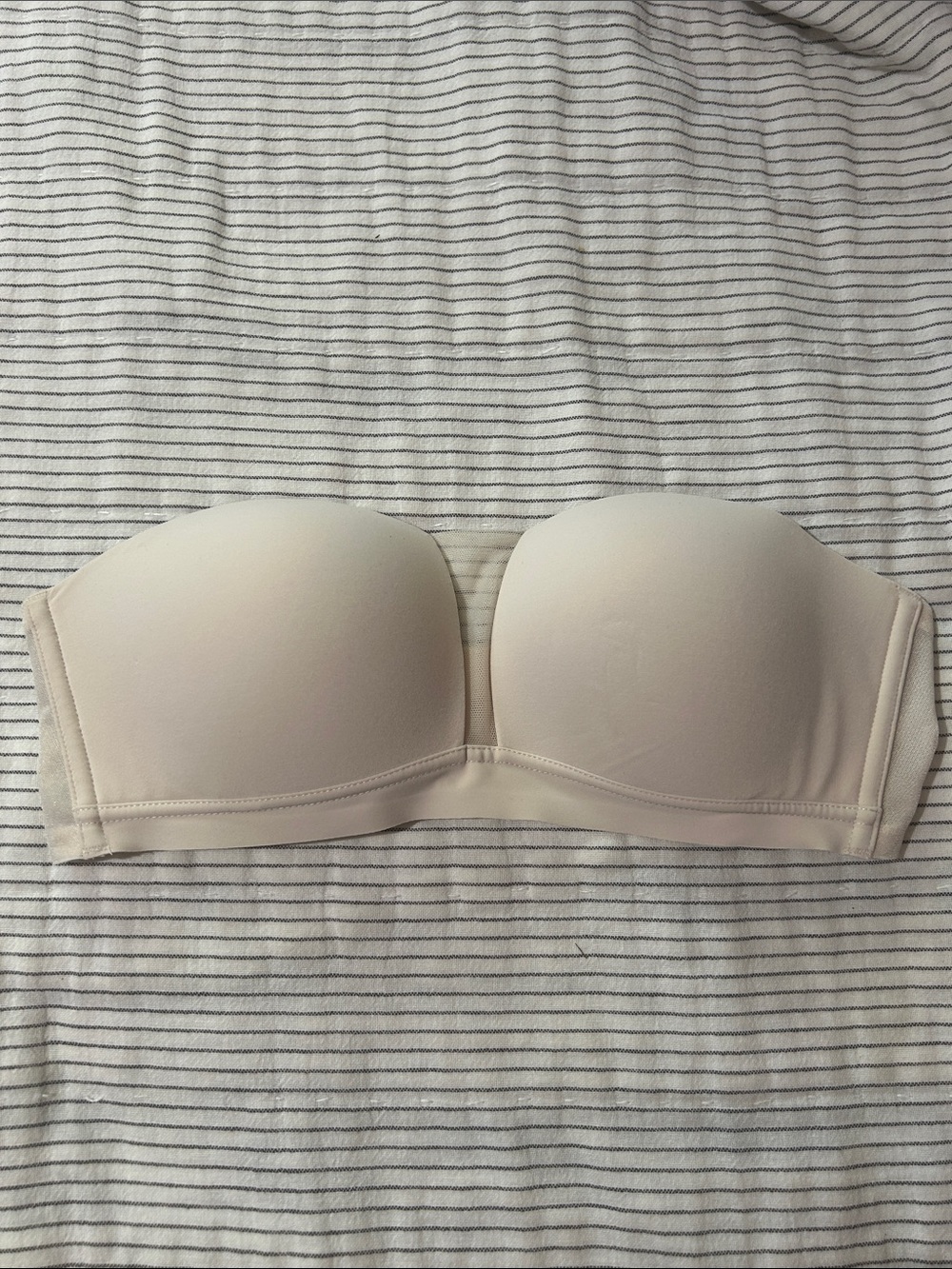 Seamless Strapless Bandeau Bra in Cream